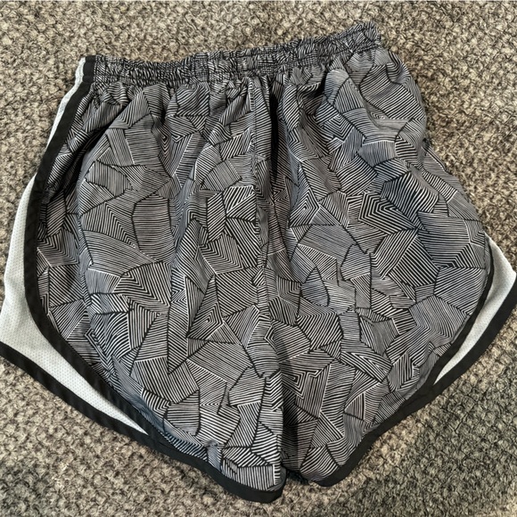 Nike Running Shorts - Picture 3 of 3
